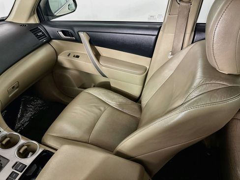 Used 2011 Toyota Highlander SE w/ Tow Pkg AWD/4WD image 23