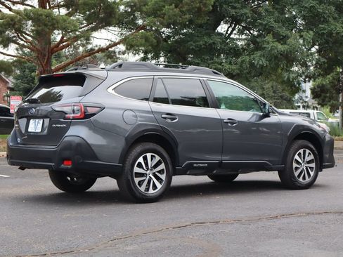 Used 2023 Subaru Outback Premium AWD/4WD image 5