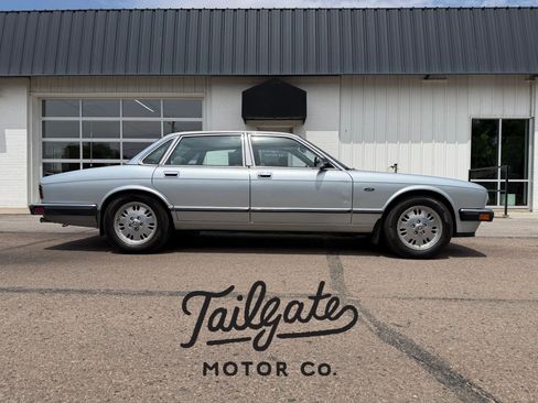 Used 1994 Jaguar XJ6 RWD image 1