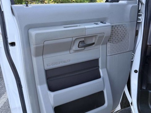 Used 2012 Ford E-350 and Econoline 350 XLT RWD image 9