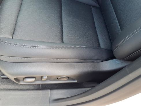 New 2026 Chevrolet Equinox LT w/ Convenience Package II image 9
