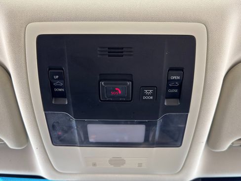 Used 2022 Lexus ES 300h w/ Premium Package image 35