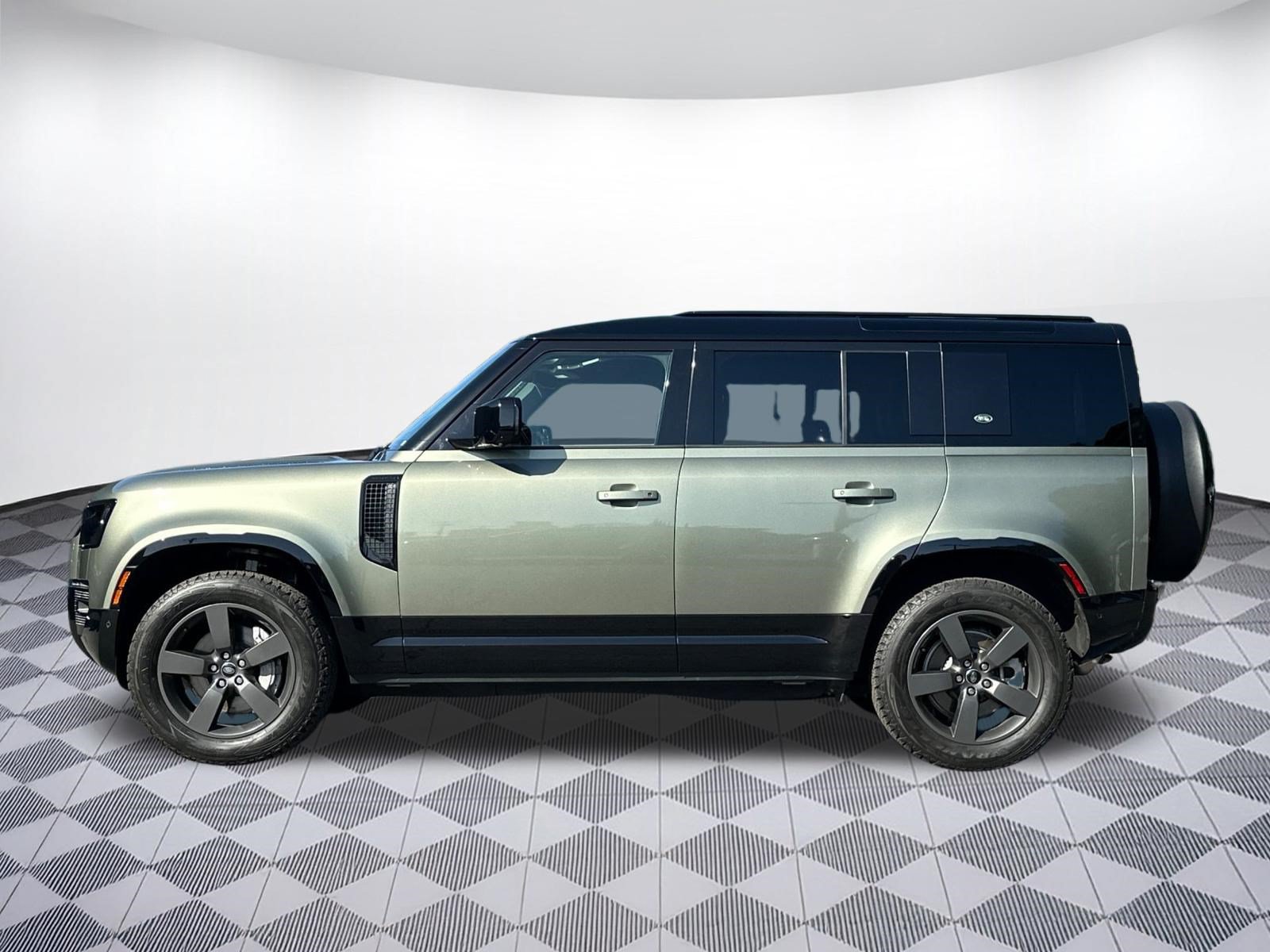 Used 2023 Land Rover Defender 110 X-Dynamic SE AWD/4WD image 2