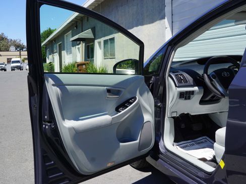 Used 2013 Toyota Prius Three FWD image 33