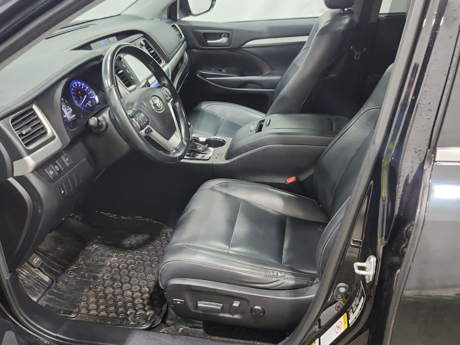 Used 2019 Toyota Highlander XLE AWD/4WD image 10
