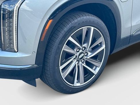 New 2027 Cadillac Vistiq Sport w/ LPO, Floor Liner Package AWD/4WD image 17