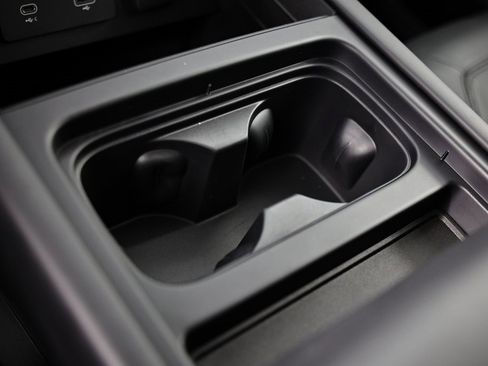 Used 2023 Land Rover Defender 90 S image 41