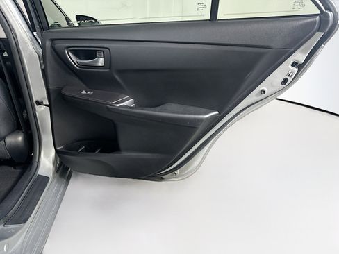 Used 2017 Toyota Camry SE image 28