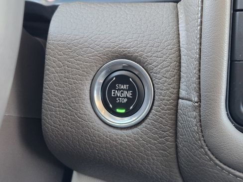 Used 2021 GMC Yukon XL Denali w/ Denali Premium Package image 23