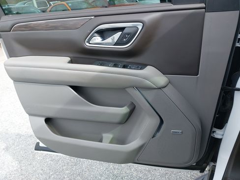 Used 2021 Chevrolet Tahoe LT w/ LT Signature Package image 27