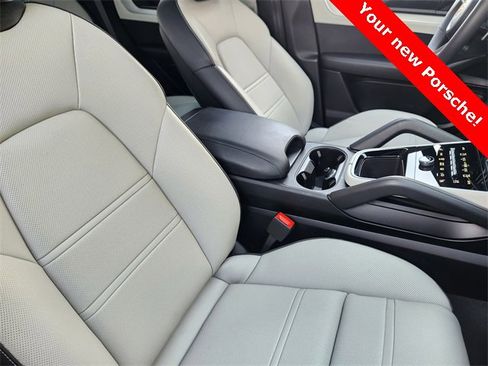 Used 2024 Porsche Cayenne image 9