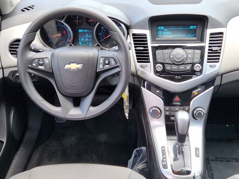 Used 2015 Chevrolet Cruze LT FWD image 25