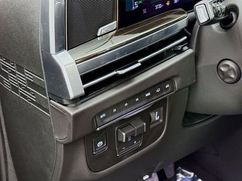 Used 2025 Cadillac Escalade Premium Luxury w/ Touring Package image 10