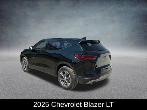 Used 2025 Chevrolet Blazer LT FWD image 3