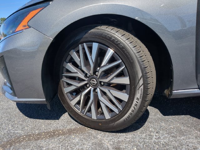 Used 2025 Nissan Altima 2.5 SV FWD image 33