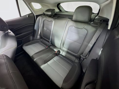 Used 2025 Chevrolet Trax LT w/ LT Convenience Package image 21