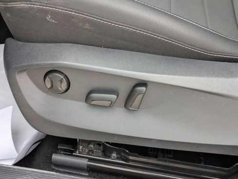 Used 2024 Volkswagen Taos SE image 6