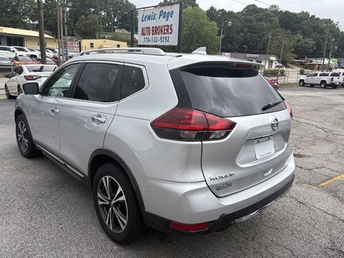Used 2018 Nissan Rogue SL FWD image 2