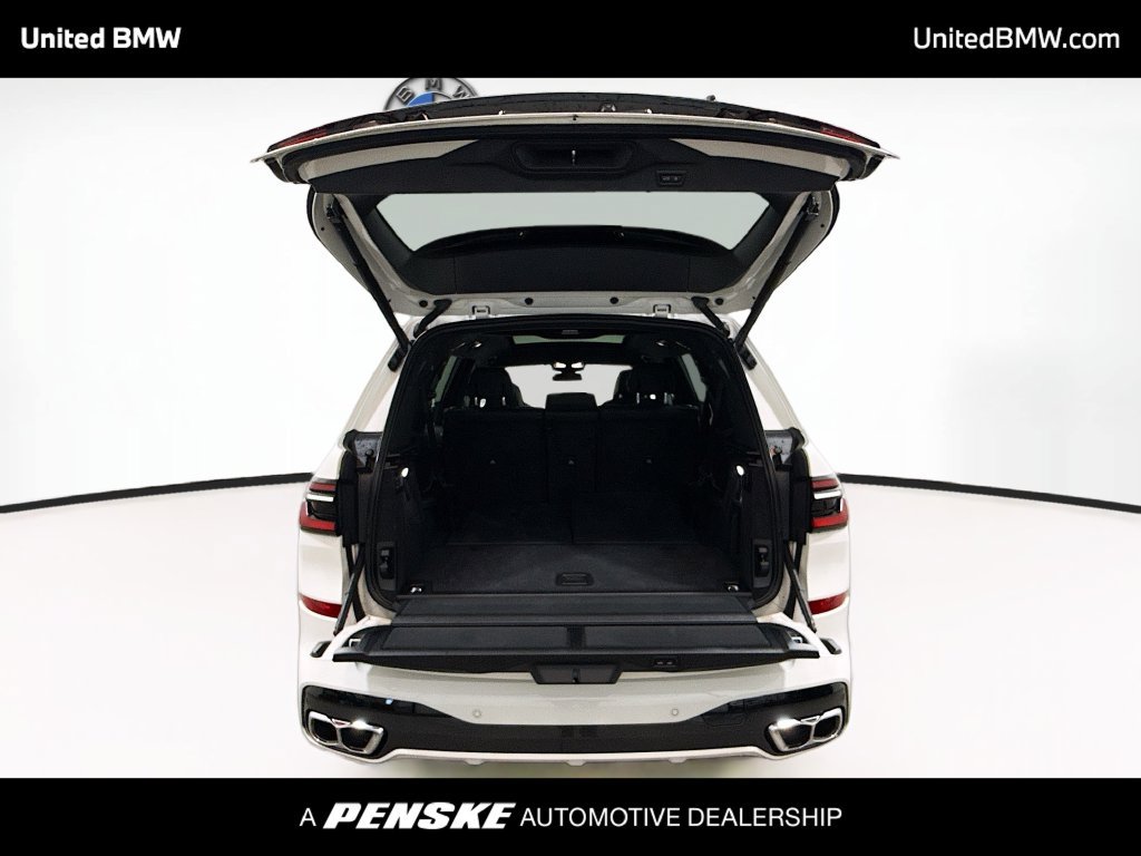 Used 2025 BMW X7 M60i AWD/4WD image 14