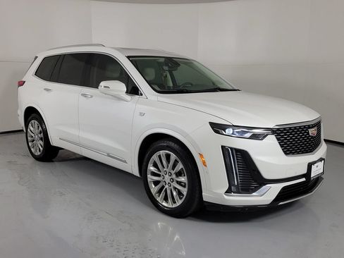 Used 2024 Cadillac XT6 Premium Luxury w/ Technology Package FWD image 1