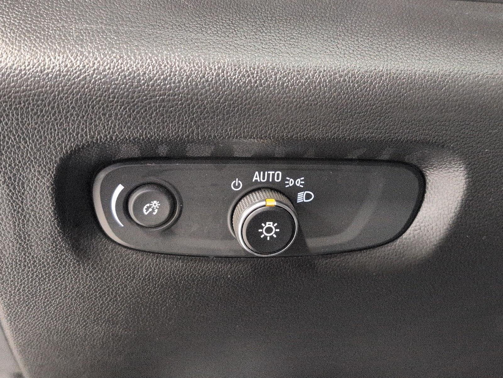 Used 2023 Chevrolet Traverse LT AWD/4WD image 11