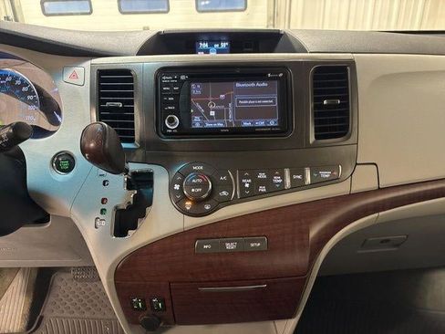 Used 2013 Toyota Sienna XLE image 8