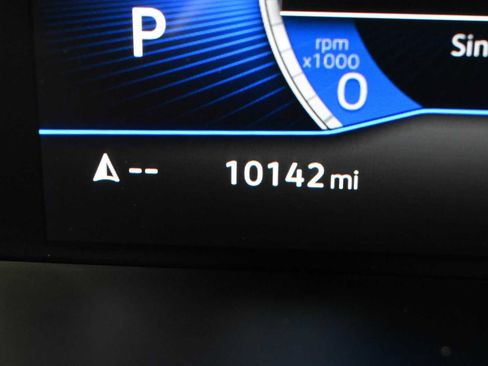 Certified 2025 Volkswagen Taos SE AWD/4WD image 21