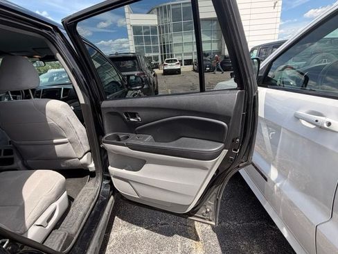 Used 2019 Honda Pilot LX image 12