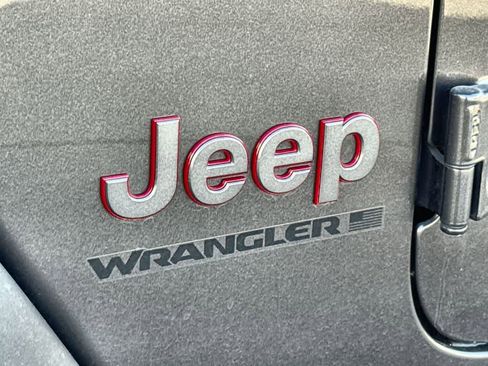 Used 2025 Jeep Wrangler Unlimited Rubicon image 9