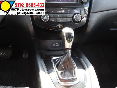 Used 2018 Nissan Rogue SV AWD/4WD image 20