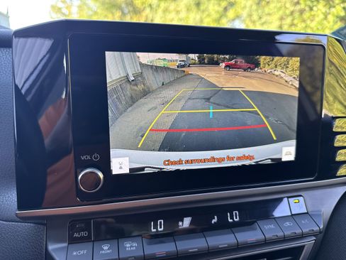 Used 2025 Toyota Camry SE image 15