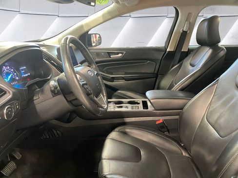 Used 2022 Ford Edge Titanium image 2