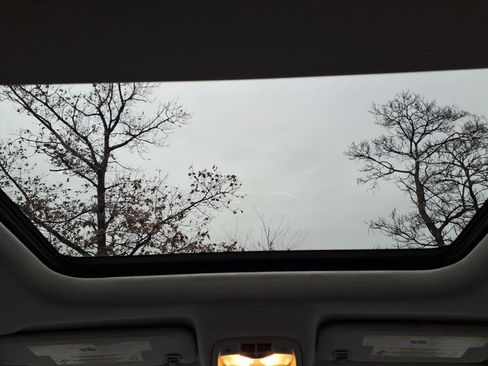 Used 2021 Chevrolet TrailBlazer LT w/ Sun and Liftgate Package image 12