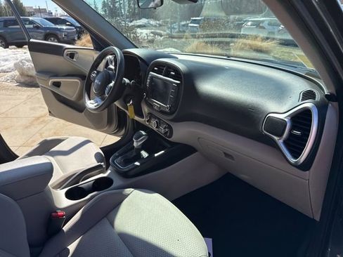 Used 2023 Kia Soul LX w/ LX Technology Package image 29