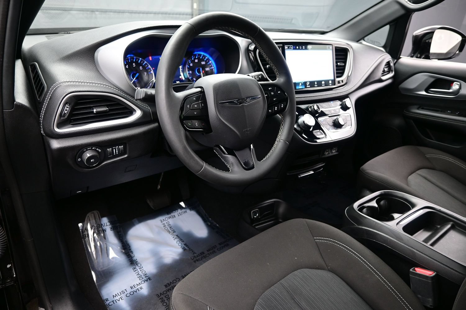 Used 2024 Chrysler Pacifica Touring FWD image 16