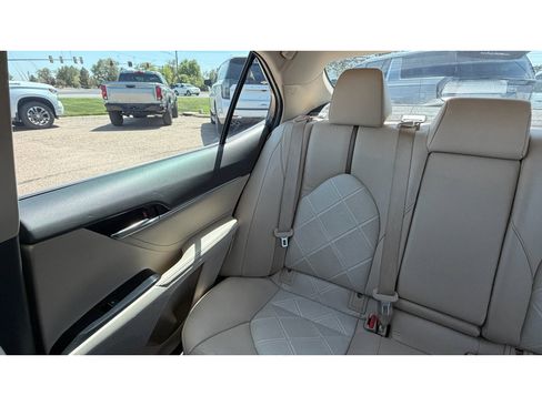 Used 2018 Toyota Camry XLE FWD image 22