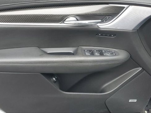 Certified 2022 Cadillac XT6 Sport w/ Technology Package AWD/4WD image 16