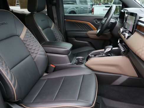 Certified 2023 GMC Canyon Denali w/ Denali Black Edition image 30