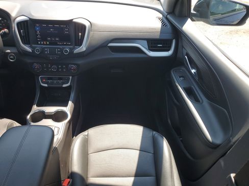 Used 2024 GMC Terrain SLT image 18