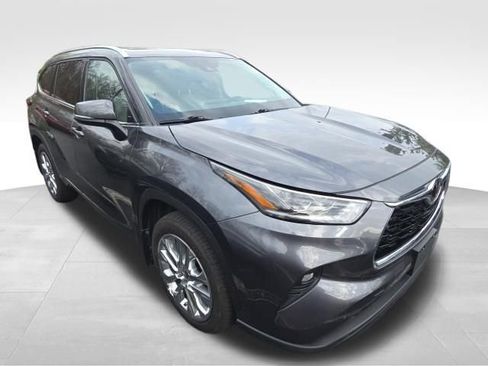 Used 2020 Toyota Highlander Limited image 9