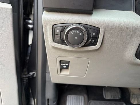 Used 2018 Ford F150 XL w/ Equipment Group 101A Mid AWD/4WD image 31