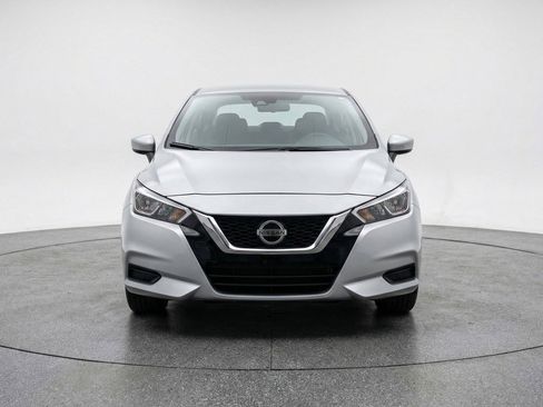 Used 2025 Nissan Versa SV image 2