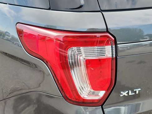 Used 2018 Ford Explorer XLT w/ Equipment Group 202A AWD/4WD image 10