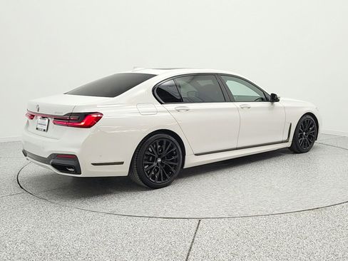 Used 2022 BMW 740i w/ M Sport Package RWD image 5