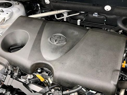 Used 2025 Toyota RAV4 XLE image 33