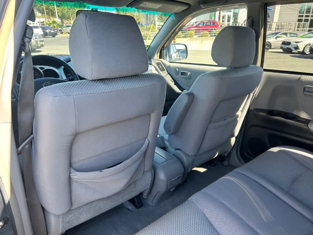 Used 2005 Toyota Highlander 2WD V6 w/ Preferred Pkg image 12