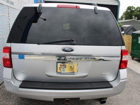 Used 2016 Ford Expedition XLT w/ Equipment Group 202A RWD image 5