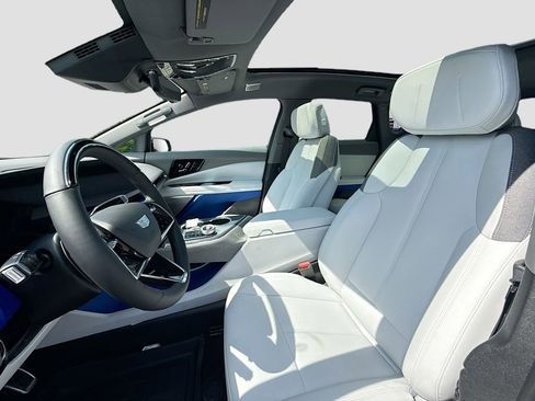 New 2025 Cadillac Optiq Sport 1 w/ LPO, Floor Liner Package image 22