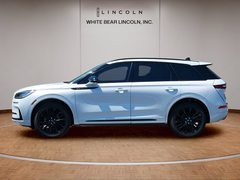 Used 2025 Lincoln Corsair AWD w/ Equipment Group 101A image 8