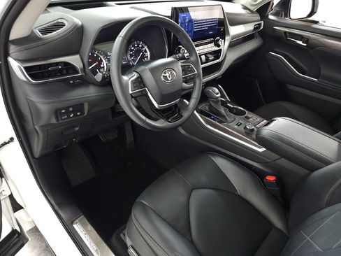 Used 2022 Toyota Highlander Platinum AWD/4WD image 16